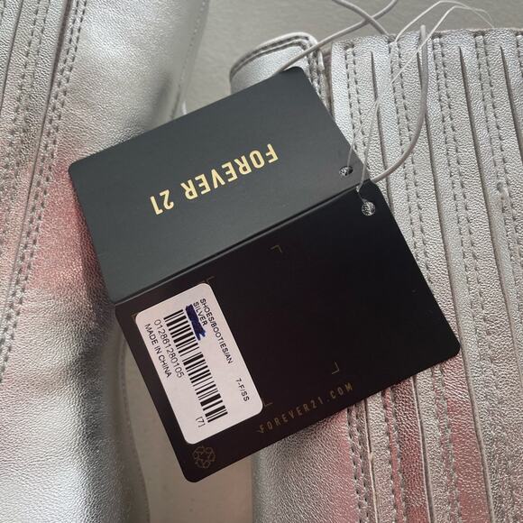 FOREVER 21 Y2K Statement Boots Metallic Silver Sz 7 NWT - Picture 13 of 14